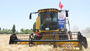 SEYDİŞEHİR’DE YILIN İLK ARPA HASADI YAPILDI