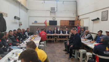 BAŞKAN USTAOĞLU MESAİ ARKADAŞLARI İLE KAHVALTIDA