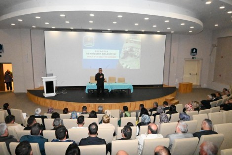 BAŞKAN USTAOĞLU PARTİLİLERE ÇALIŞMALARI DEĞERLENDİRDİ
