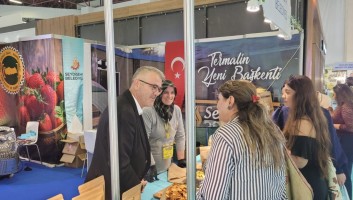 BAŞKAN USTAOĞLU YÖRESEL ÜRÜNLER FUARI YÖREX’TE
