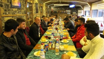 BAŞKAN TUTAL MEHMETÇİKLERLE BULUŞMAYA DEVAM EDİYOR