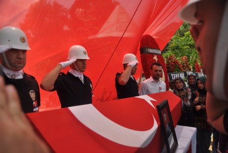ŞEHİDİMİZ SON YOLCULUĞUNA UĞURLANDI