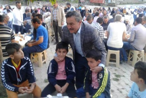 BAŞKAN TUTAL SUSUZ VE GÖLYÜZÜ MAHALLESİ SAKİNLERİ İLE İFTAR AÇTI