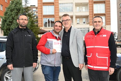 BELEDİYE ÇALIŞANINDAN ÖRNEK YARDIM