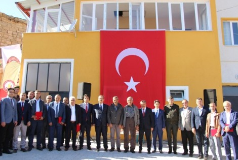 ŞEHİT KAVALBACAK'IN AİLESİNE  YAPILAN EVİN ANAHTARI TESLİM EDİLDİ