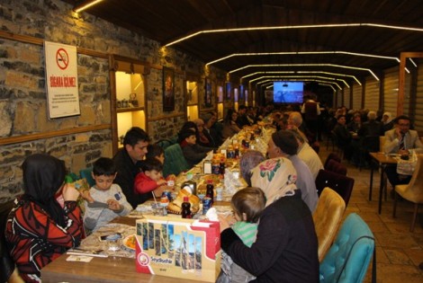 BAŞKAN TUTAL'DAN ŞEHİT AİLELERİ ONURUNA YEMEK