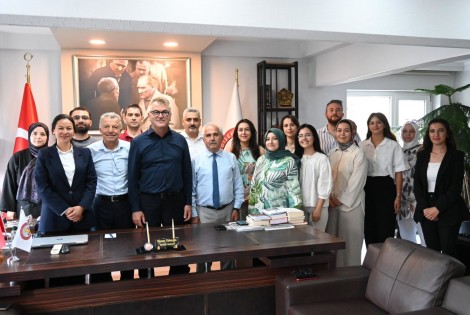 BAŞKAN USTAOĞLU’NDAN TEŞEKKÜR PLAKETİ